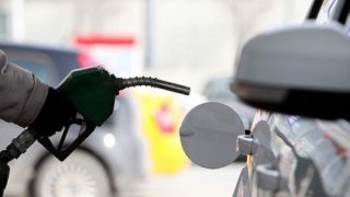Geceden itibaren geçerli olmak üzere benzine indirim geldi